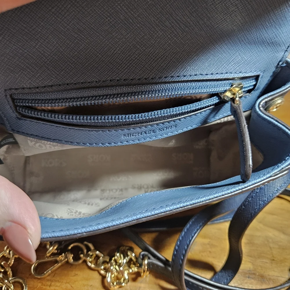 Michael Kors Mini Blue Bag - Picture 4 of 8